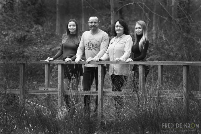 Familiefotografie familiefotograaf familiefoto zwart wit fotoreportage Fred de Krom Fotografie & Beeldbewerking geldrop waalre eindhoven veldhoven valkenswaard