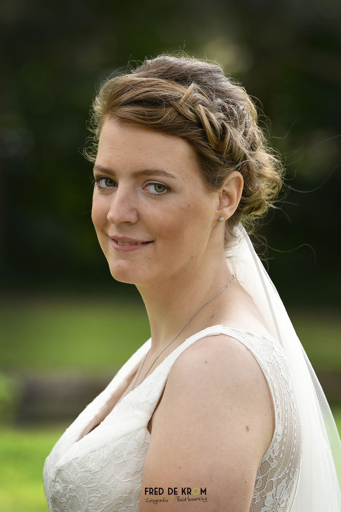Portretfoto tijdens bruiloft, trouwfotograaf, bruidsfotografie in Zeelst, Veldhoven