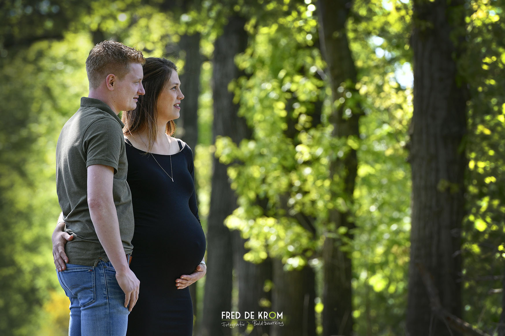Zwanger stel bij bos in Valkenswaard.